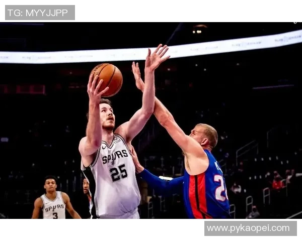 常规赛精彩对决马刺与火箭谁能在这场较量中笑到最后